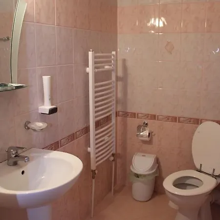 Strakova House 3*