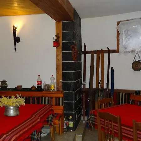Strakova House 3*