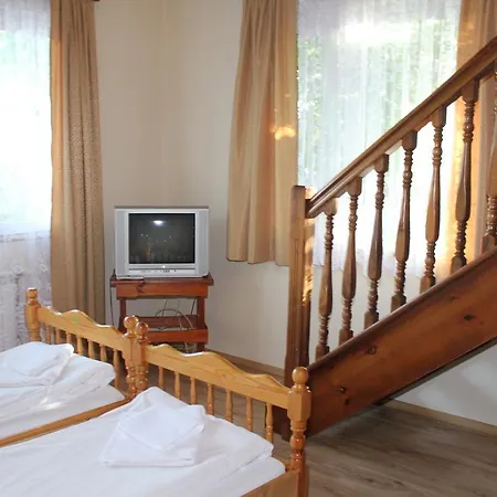 Strakova House Pensionat 3*